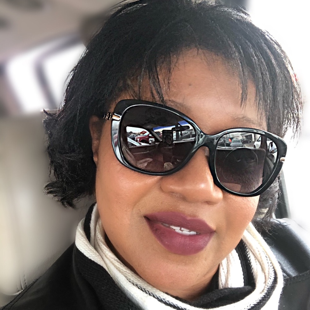 Meet your Posher, Angela